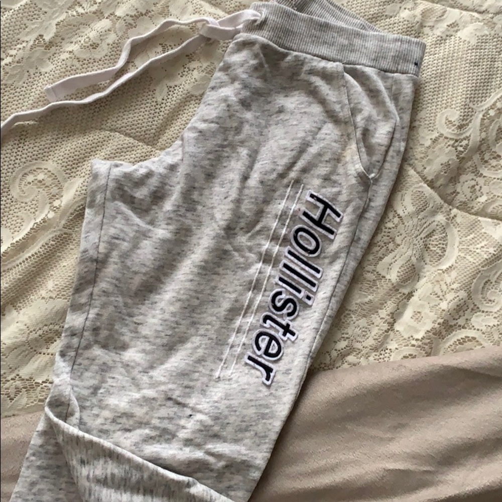 Hollister joggers